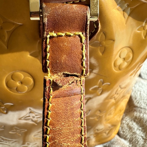 Louis Vuitton Houston Vernis Monogram - Picture 7 of 10